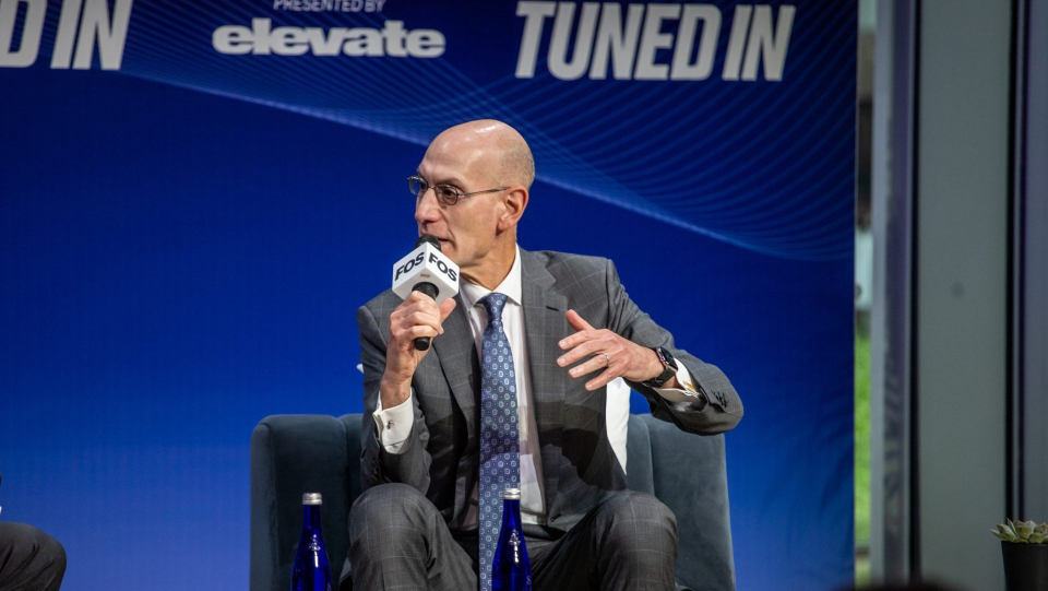 球衣补丁尺, 华对该队施, 了解调查进